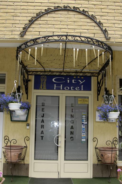 City Hotel Шиофок Экстерьер фото